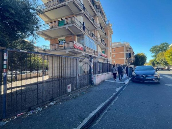 negozio in affitto a Roma in zona Torrevecchia