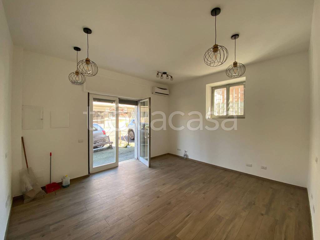 negozio in affitto a Roma in zona Vitinia