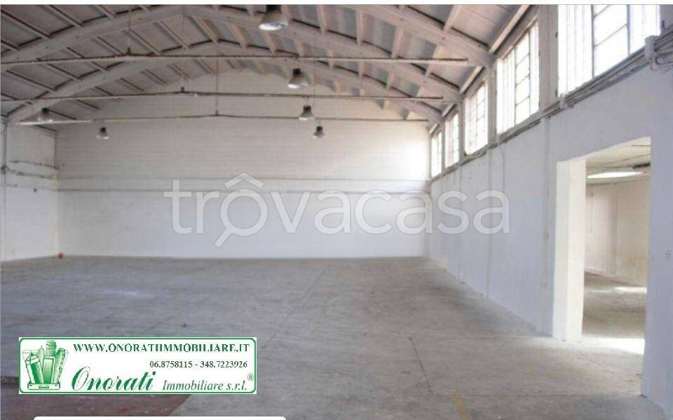 locale commerciale in affitto a Roma in zona San Basilio