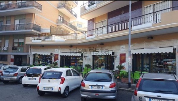 negozio in affitto a Roma in zona Tre Pini - Poggio dei Fiori