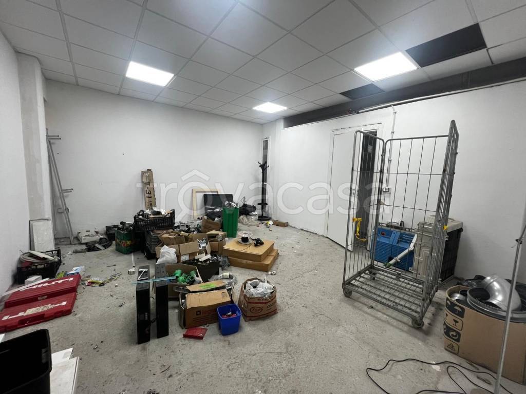 locale commerciale in affitto a Roma in zona Casal Morena