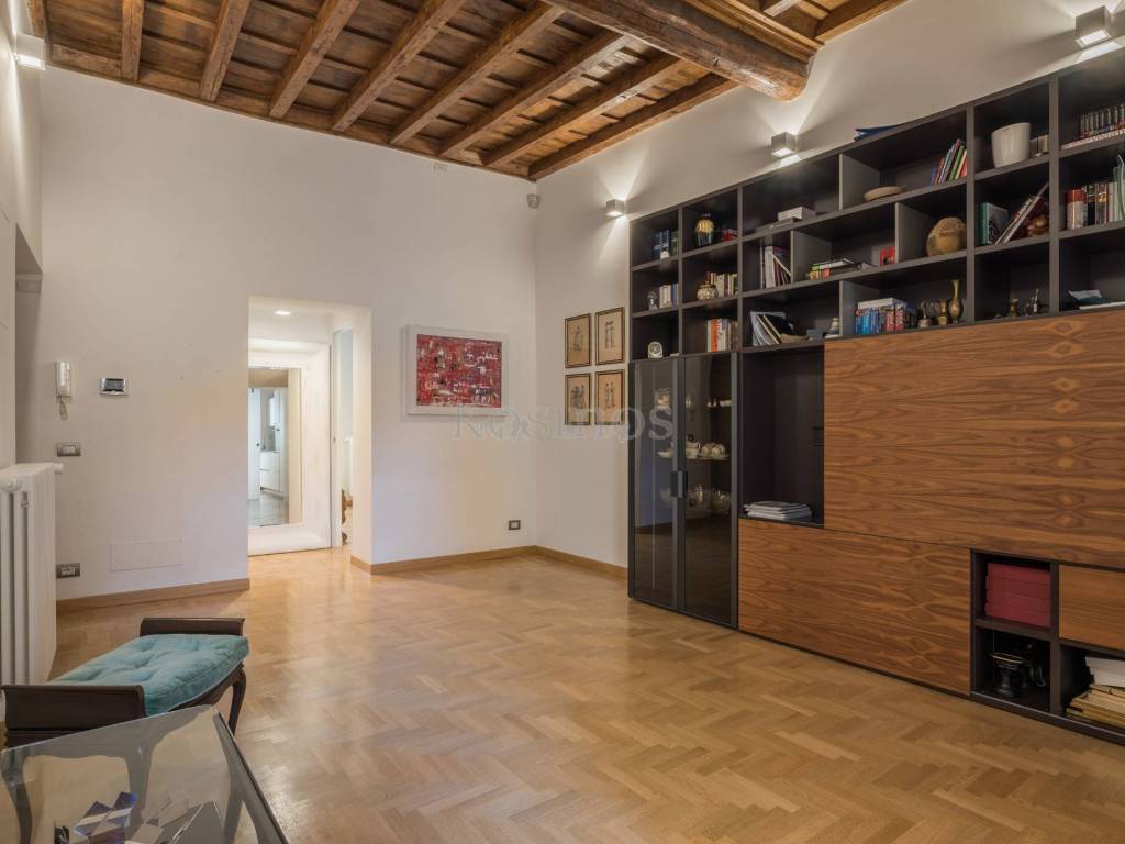 appartamento in affitto a Roma in zona Trevi-Colonna