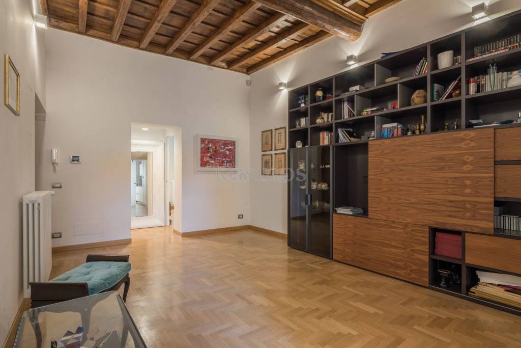 appartamento in affitto a Roma in zona Trevi-Colonna