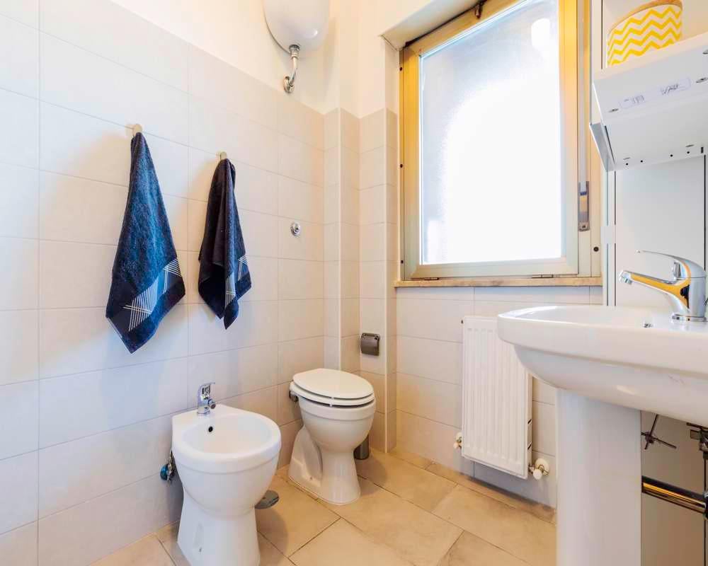 negozio in affitto a Roma in zona Mostacciano