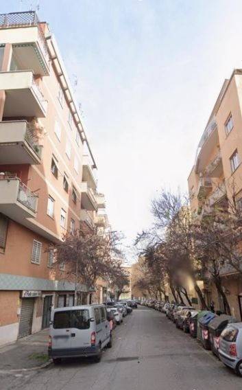 negozio in affitto a Roma in zona Appio Latino