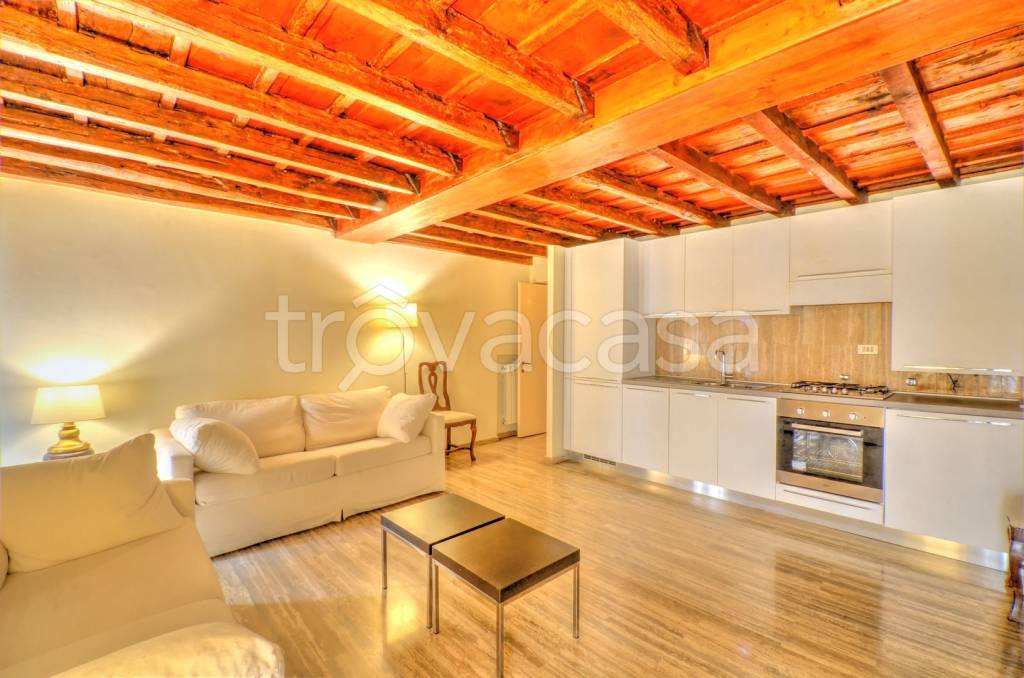 appartamento in affitto a Roma in zona Trevi-Colonna