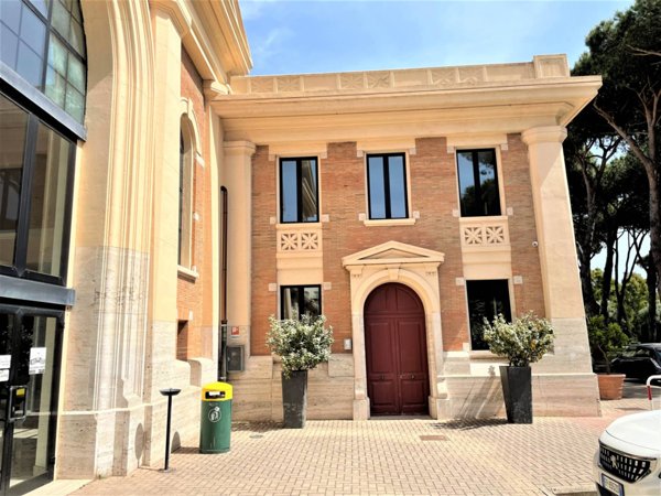 locale commerciale in affitto a Roma in zona Ostia