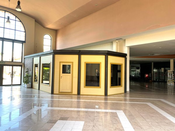 locale commerciale in affitto a Roma in zona Ostia