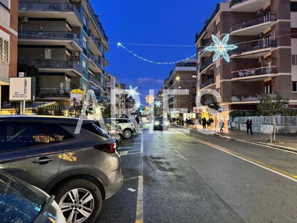 negozio in affitto a Roma in zona Ostia