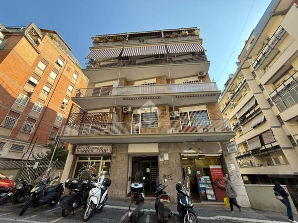 locale commerciale in affitto a Roma