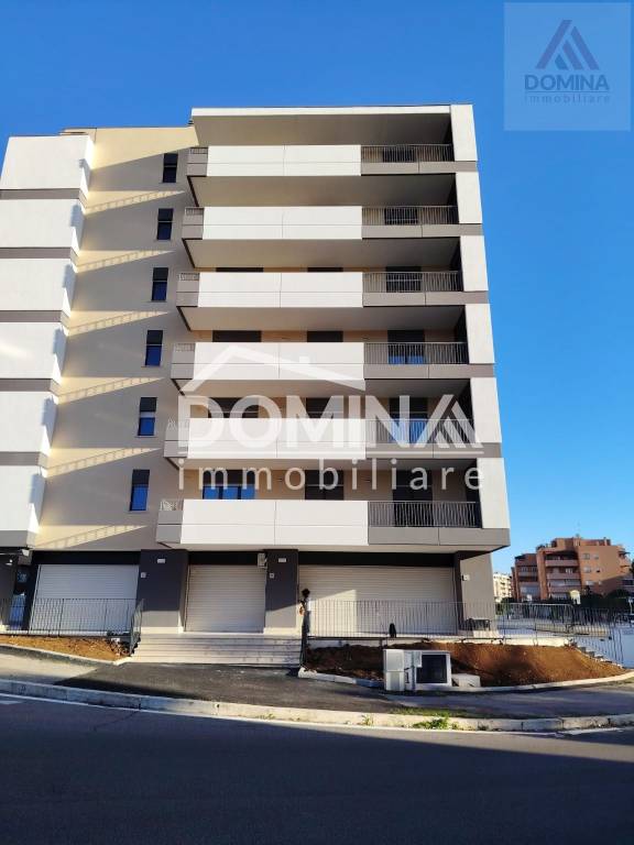 negozio in affitto a Roma in zona Ponte di Nona