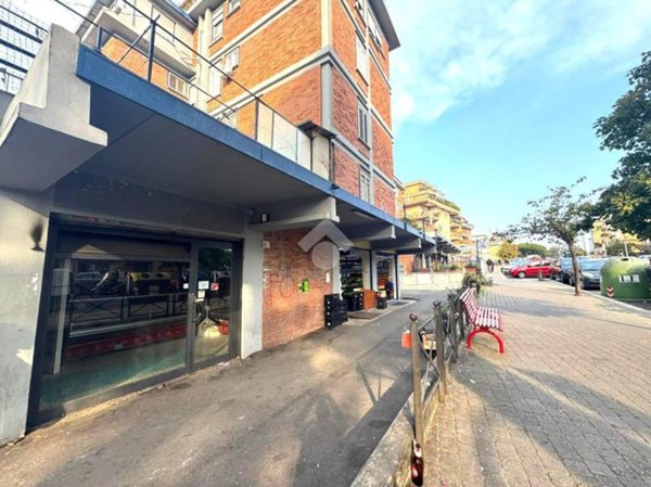 negozio in affitto a Roma in zona Corviale