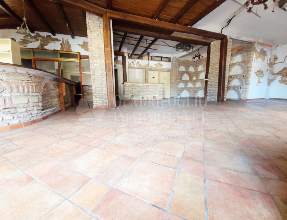 negozio in affitto a Roma in zona Ostia