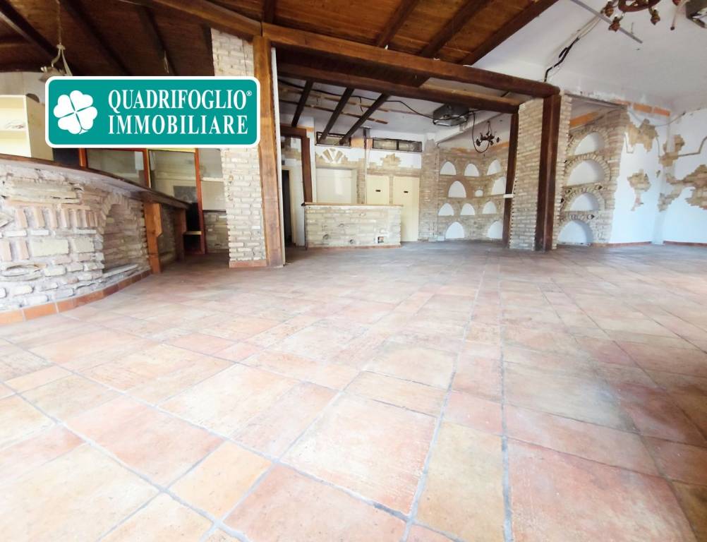 negozio in affitto a Roma in zona Ostia