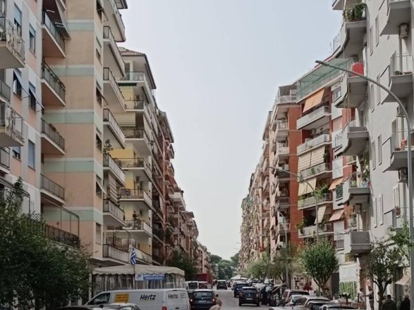 negozio in affitto a Roma in zona Cinecittà