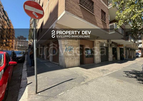 negozio in affitto a Roma in zona Tuscolano