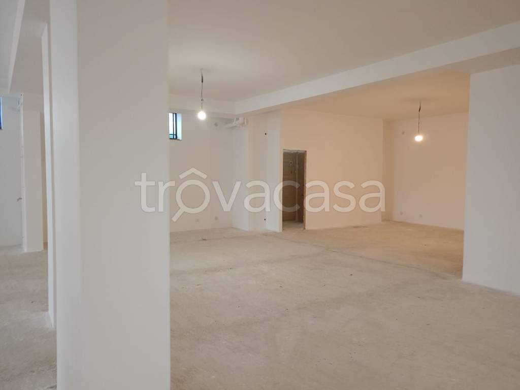 locale commerciale in affitto a Roma in zona Osteria del Curato