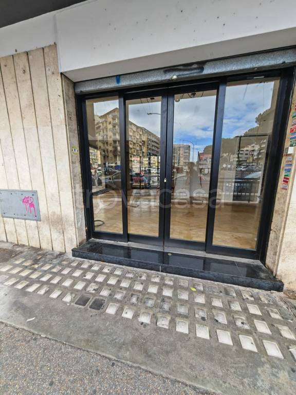 negozio in affitto a Roma