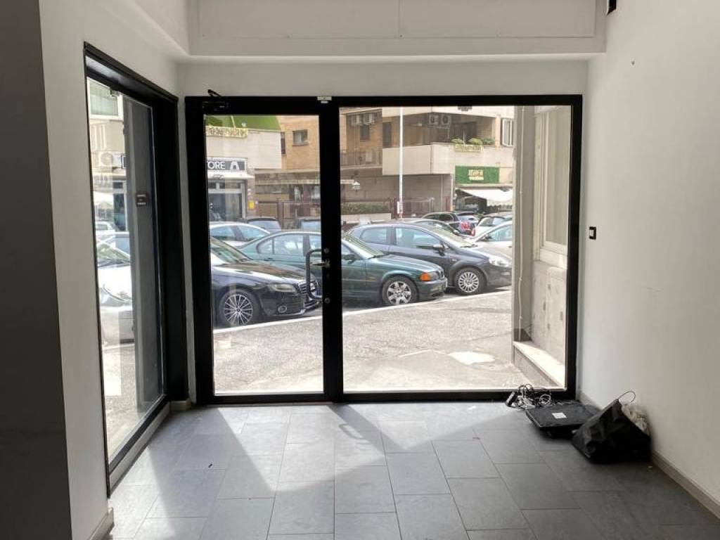 negozio in affitto a Roma in zona Ardeatino