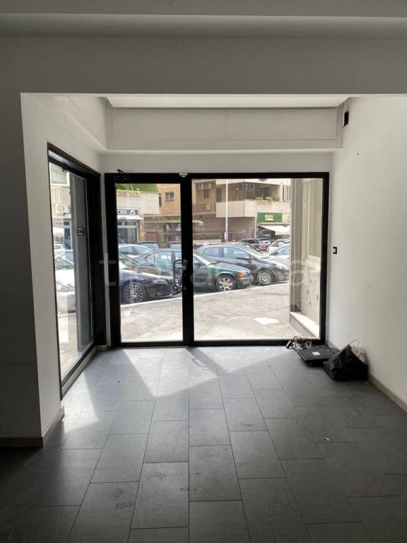 negozio in affitto a Roma in zona Ardeatino