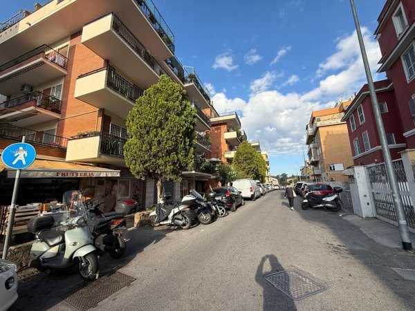 locale commerciale in affitto a Roma in zona Torrevecchia