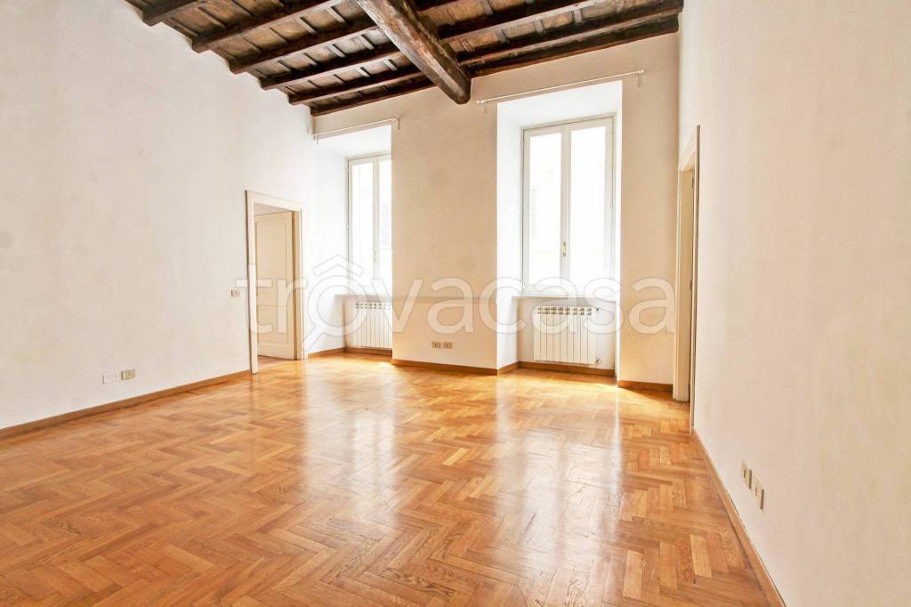 appartamento in affitto a Roma in zona Trevi-Colonna
