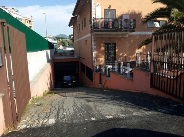 locale di sgombero in affitto a Roma in zona Osteria del Curato