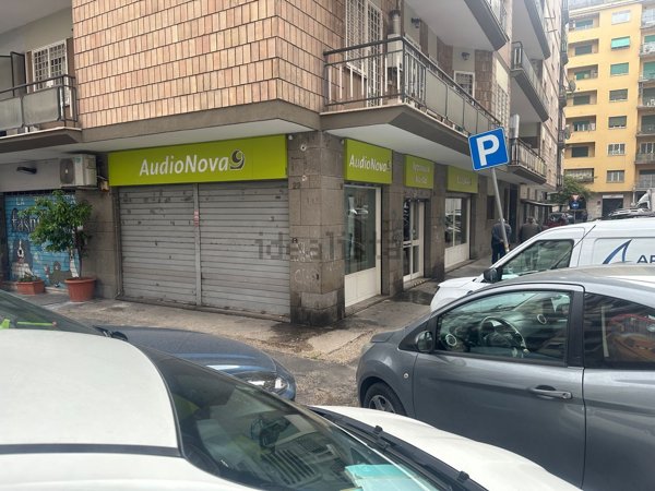 locale commerciale in affitto a Roma in zona Tuscolano