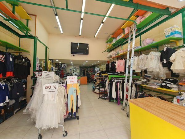 locale di sgombero in affitto a Roma in zona Appio Claudio