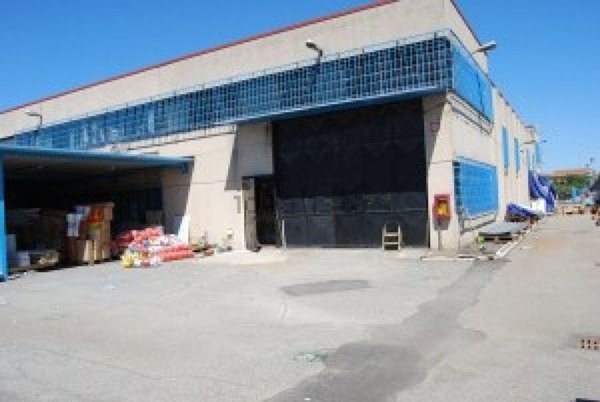 locale di sgombero in affitto a Roma in zona Appio Claudio