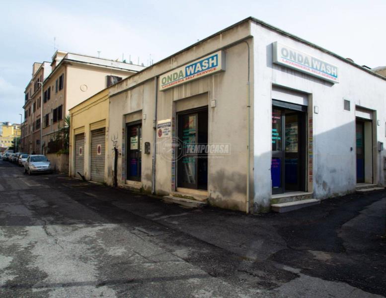 negozio in affitto a Roma in zona Appio Claudio