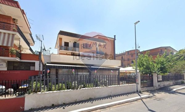 negozio in affitto a Roma in zona Torre Angela