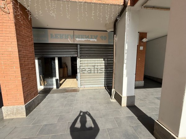 negozio in affitto a Roma in zona Osteria del Curato