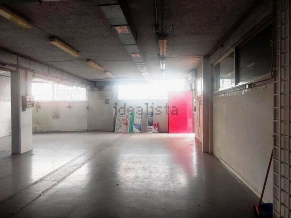 negozio in affitto a Roma in zona Osteria del Curato