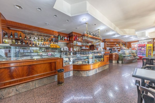 locale commerciale in affitto a Roma in zona Ardeatino