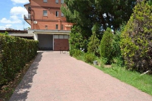 locale di sgombero in affitto a Roma