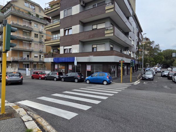 negozio in affitto a Roma
