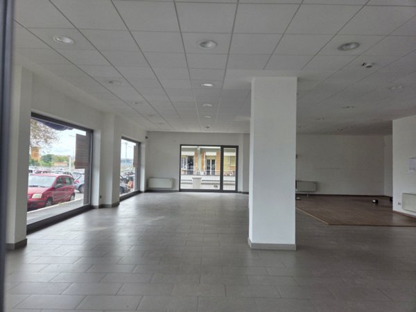 locale commerciale in affitto a Roma