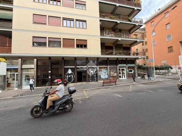 negozio in affitto a Roma in zona Ardeatino