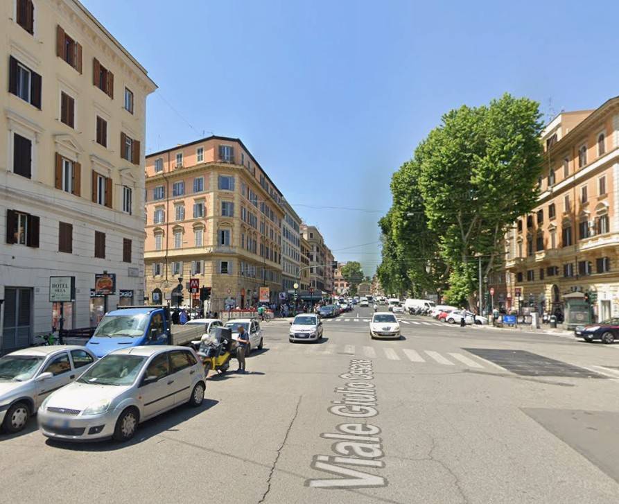 negozio in affitto a Roma in zona Rione Prati