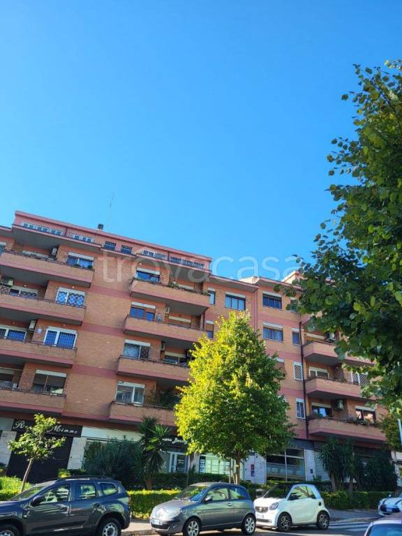 negozio in affitto a Roma in zona Torrino