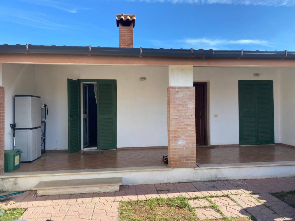 casa indipendente in affitto a Roma in zona Casal Palocco