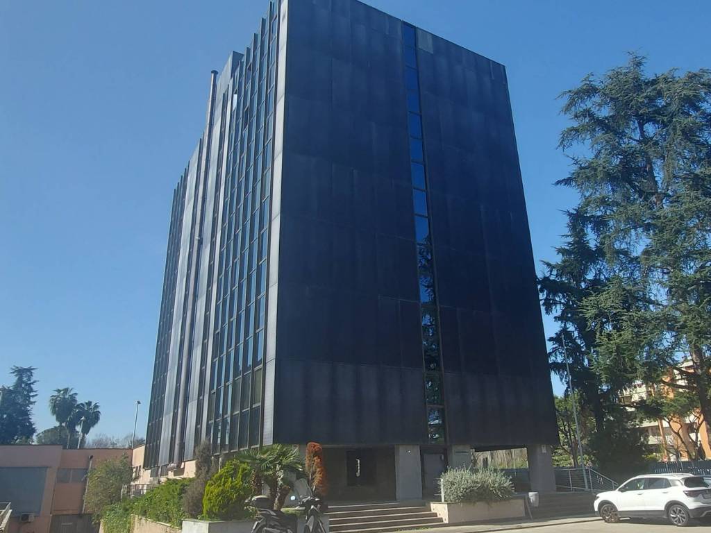 locale di sgombero in affitto a Roma in zona Torrino