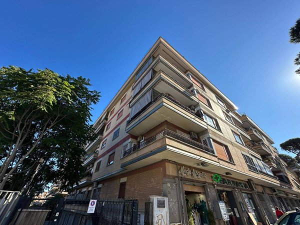 negozio in affitto a Roma in zona Ostia