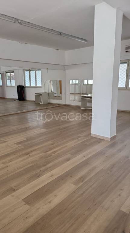 negozio in affitto a Roma in zona Ardeatino