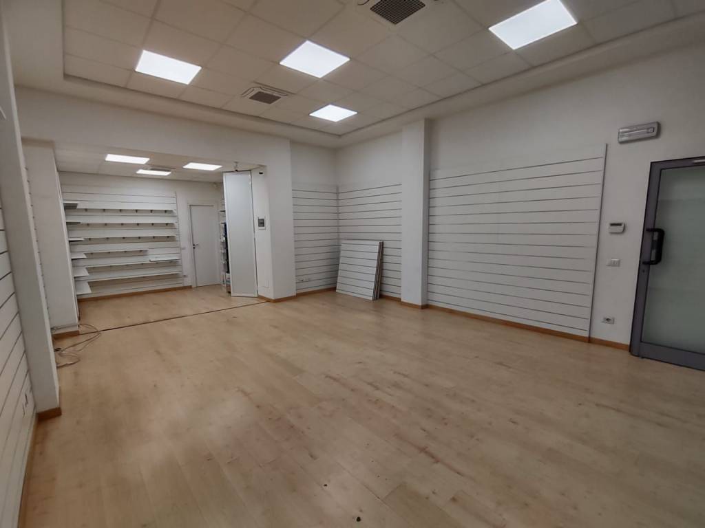 negozio in affitto a Roma in zona Collatino