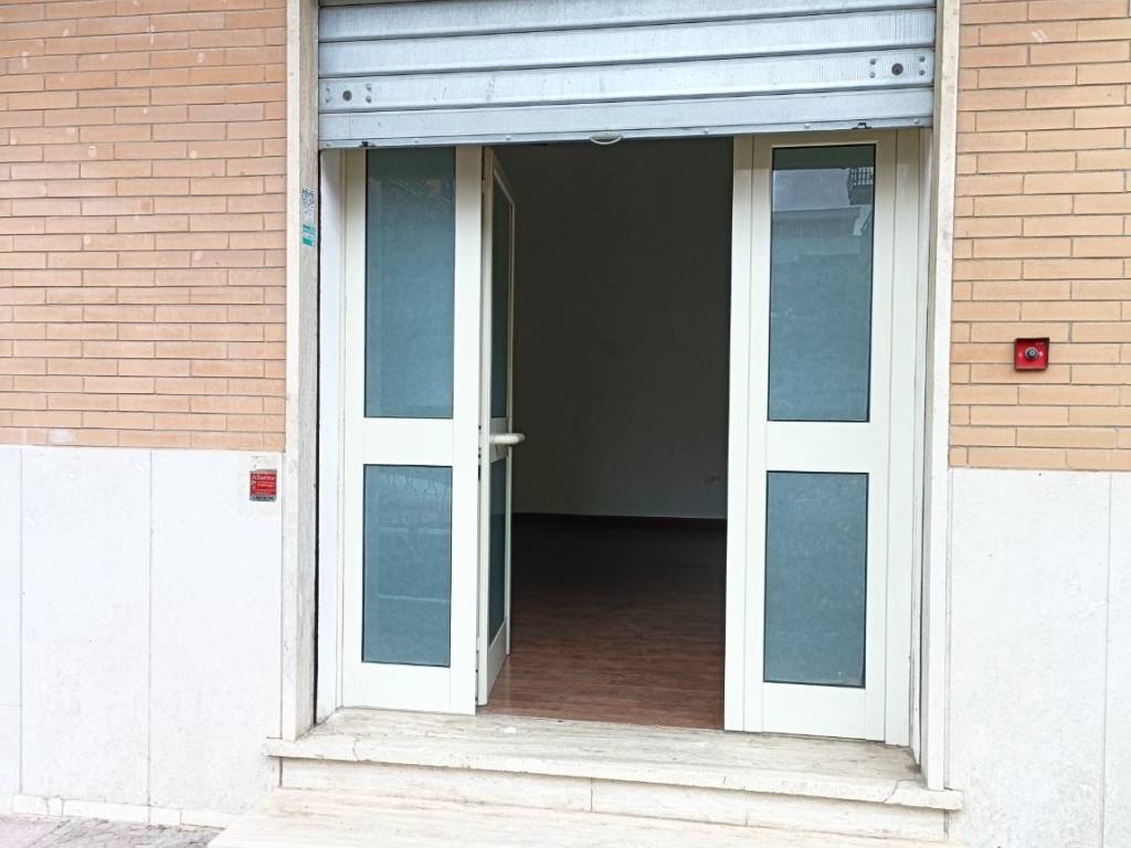 negozio in affitto a Roma in zona Casalotti