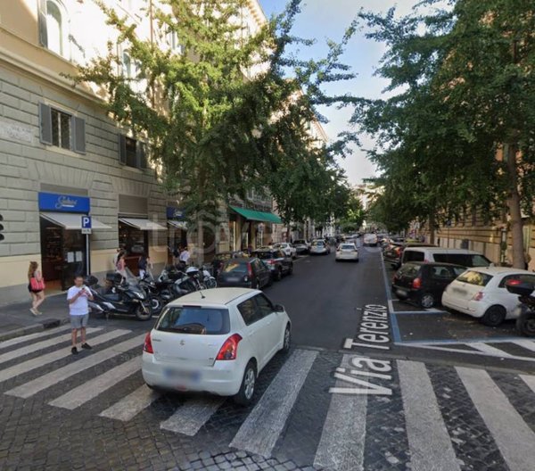 negozio in affitto a Roma in zona Rione Prati