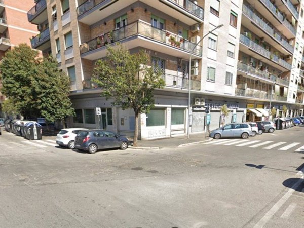 negozio in affitto a Roma in zona Cinecittà