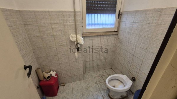 locale commerciale in affitto a Roma in zona Don Bosco